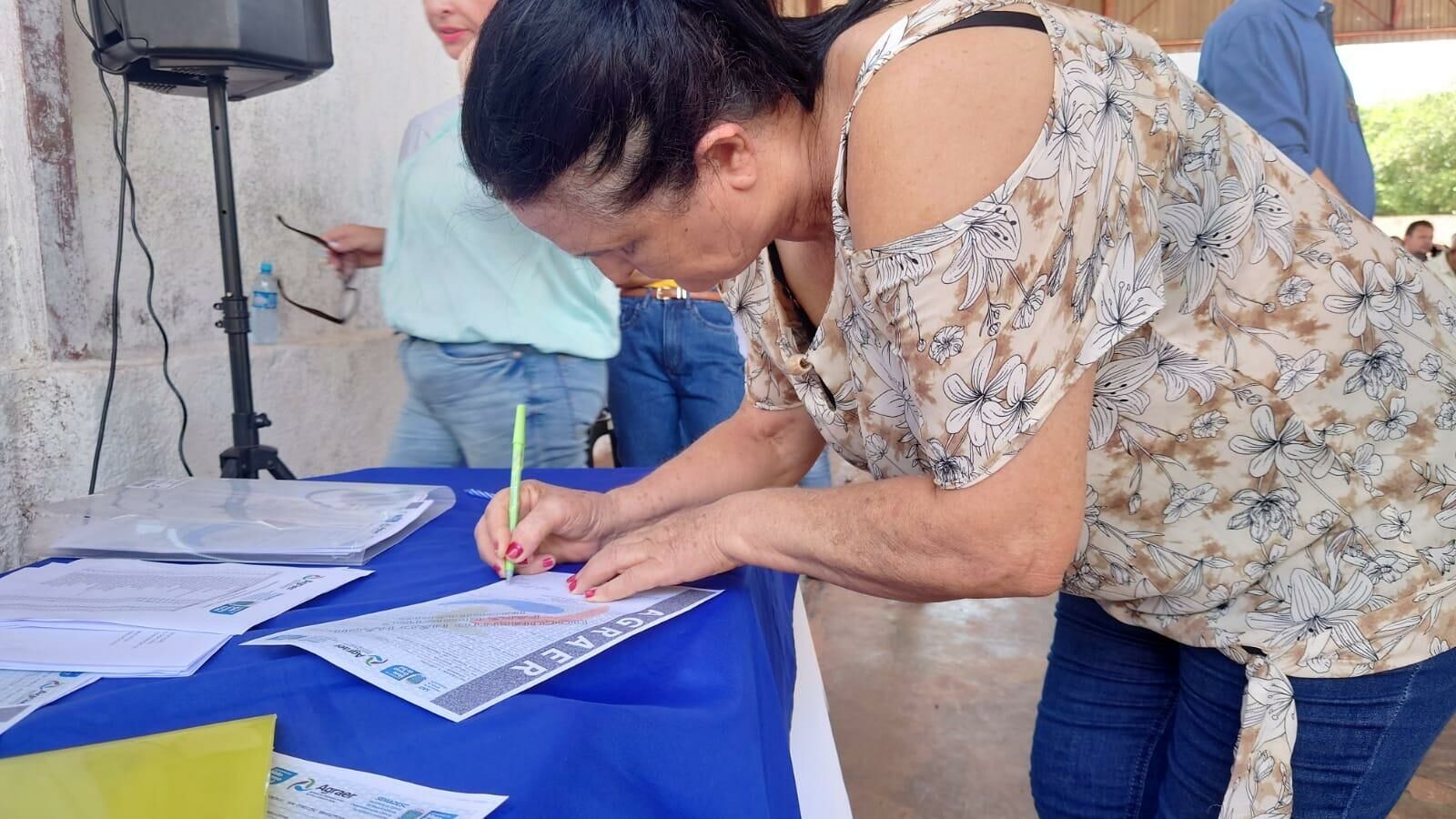 Imagem de compartilhamento para o artigo Governo de MS entrega títulos de terra a 56 famílias de Sonora após três décadas de espera da MS Todo dia